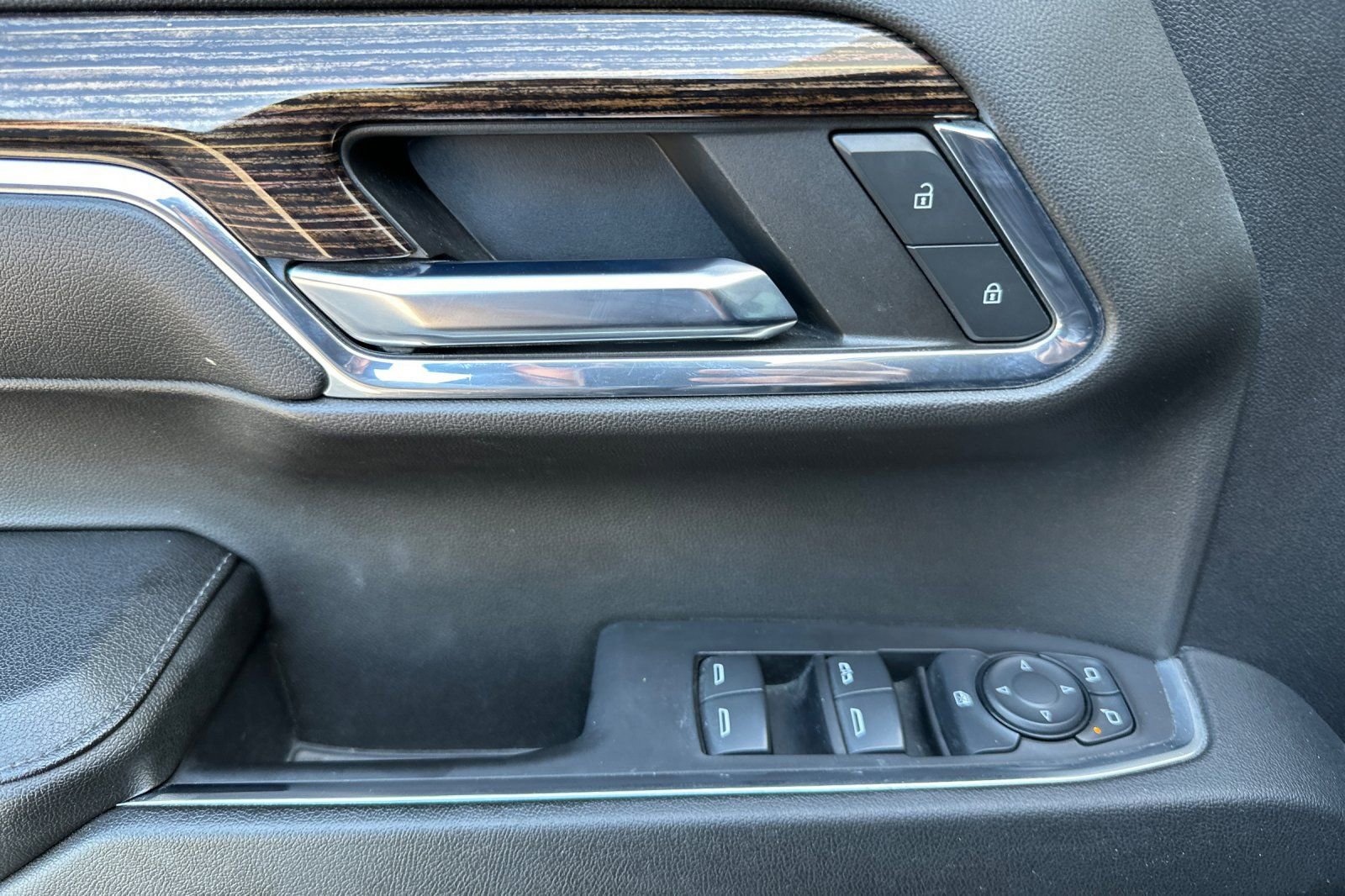 Used 2024 GMC Sierra 1500 Elevation image 11