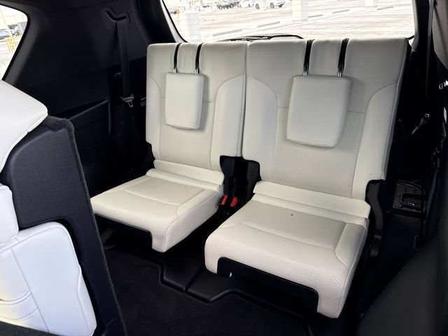 Used 2024 Lexus LX 600 4WD w/ Luxury Package image 24