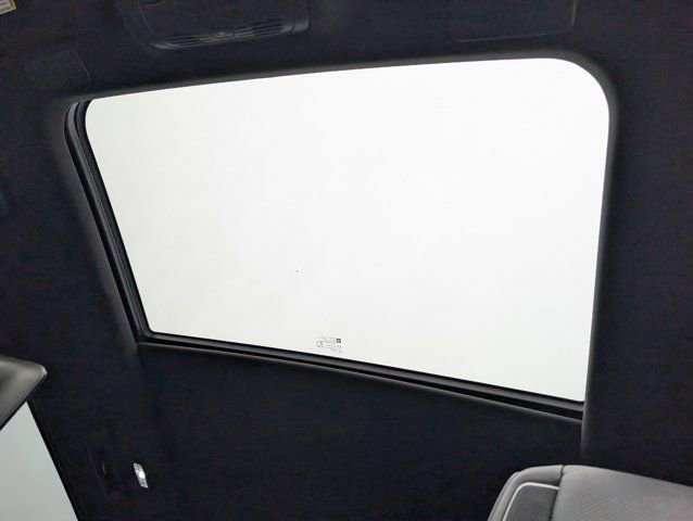 Used 2021 Cadillac Escalade ESV Premium Luxury w/ LPO, Illumination Package image 17