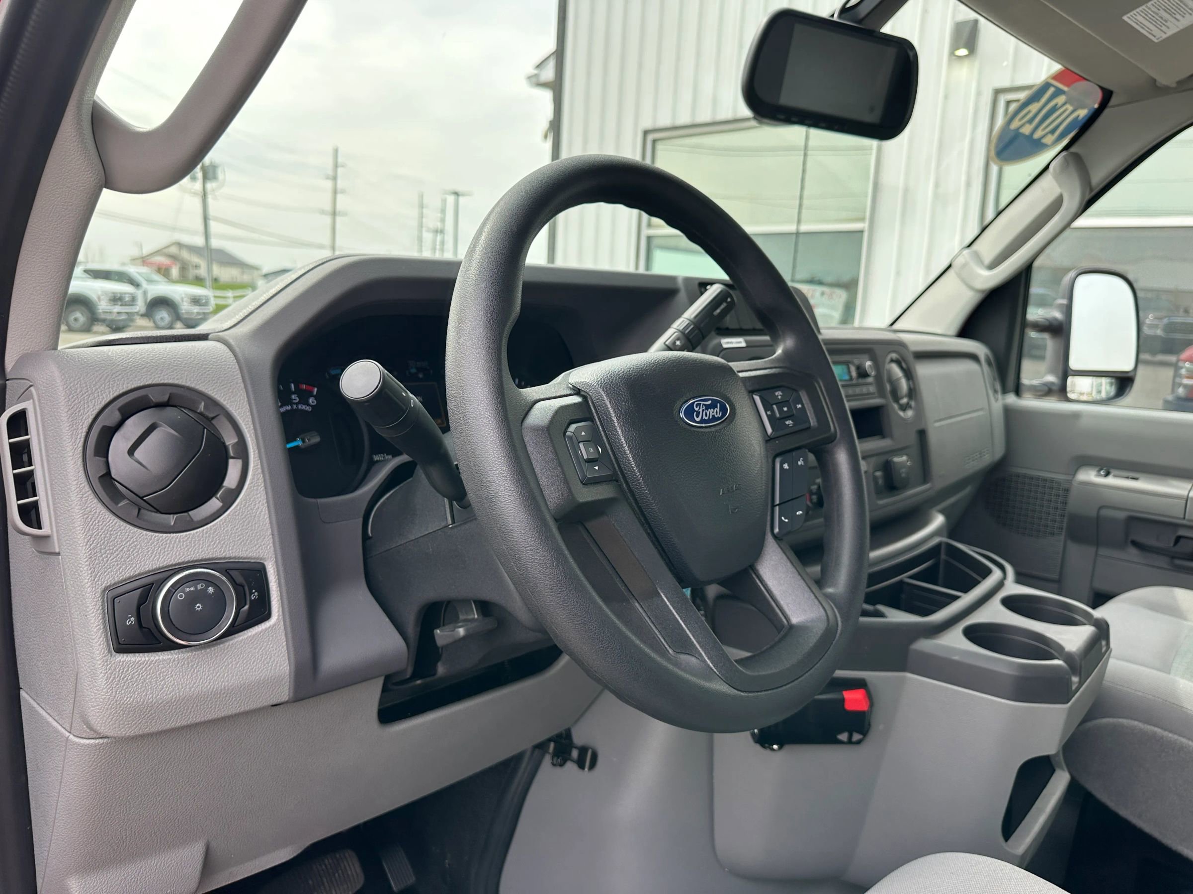 Used 2026 Ford E-350 and Econoline 350 Super Duty w/ Interior Upgrade Package image 19