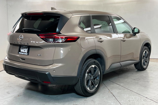 Used 2025 Nissan Rogue SV image 5