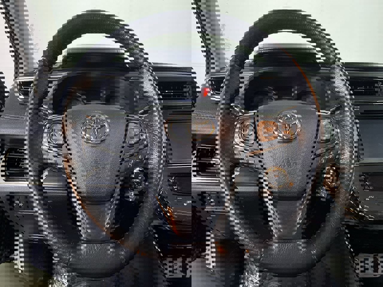 Used 2018 Toyota Avalon XLE image 13