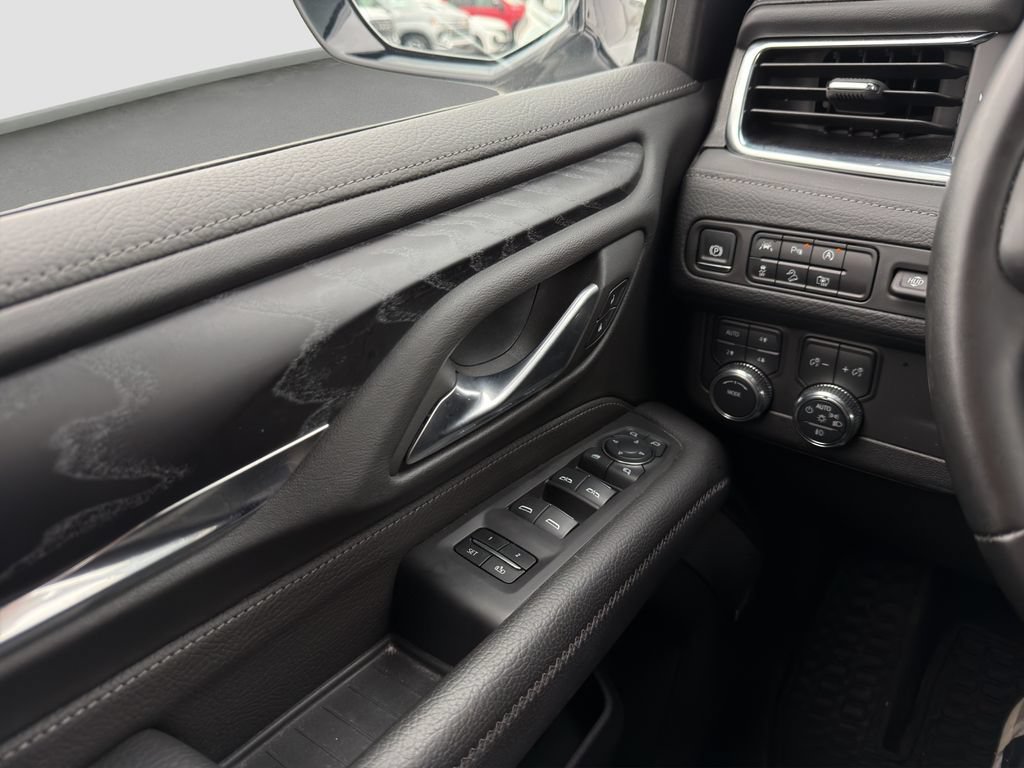 Used 2024 GMC Yukon Denali AWD/4WD image 12