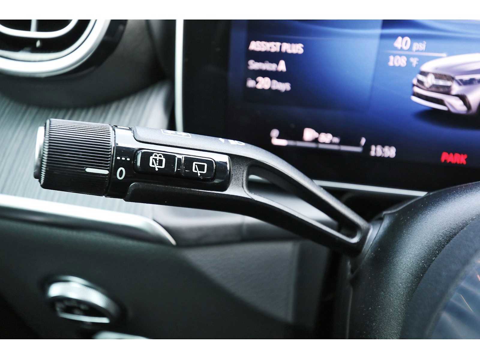 Used 2025 Mercedes-Benz GLC 300 image 17