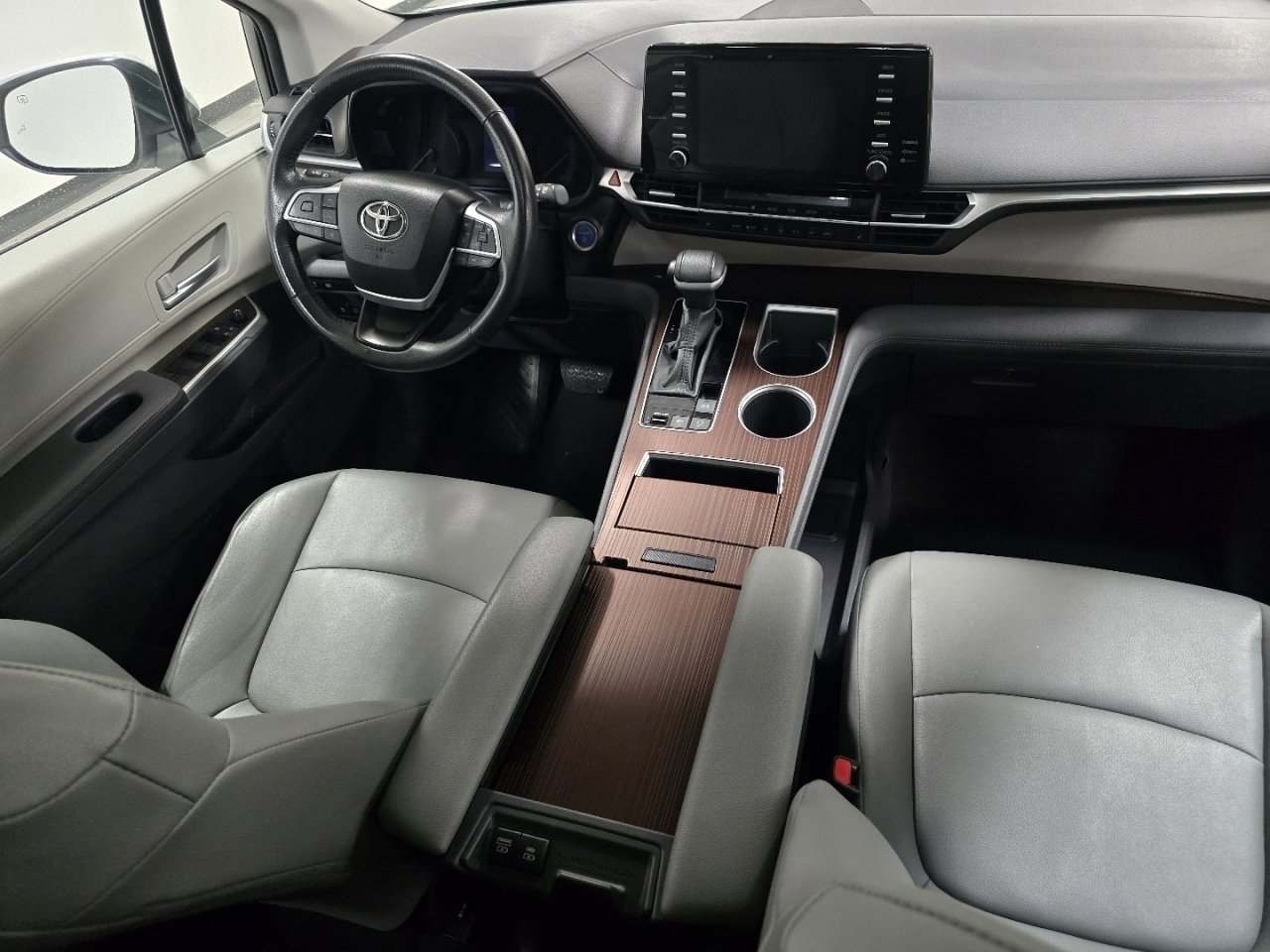 Certified 2024 Toyota Sienna XLE image 22