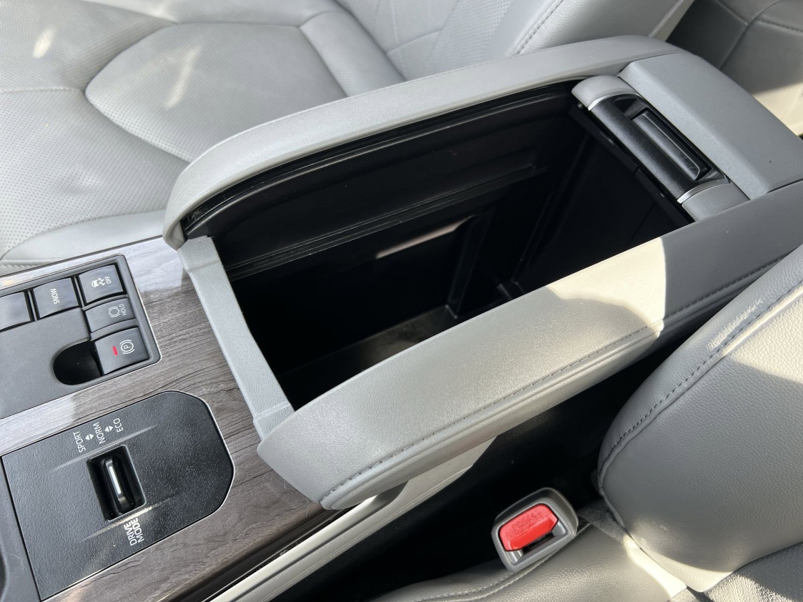 Used 2024 Toyota Highlander Platinum image 22