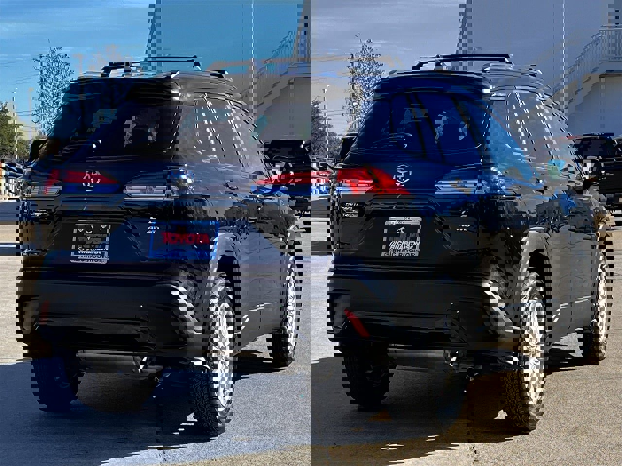 Used 2023 Toyota Corolla Cross LE image 4