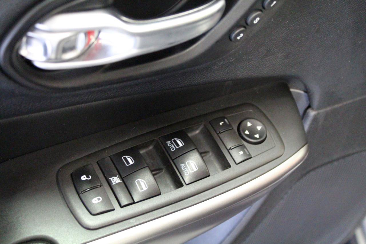 Used 2021 Jeep Cherokee Limited w/ Elite Package AWD/4WD image 22