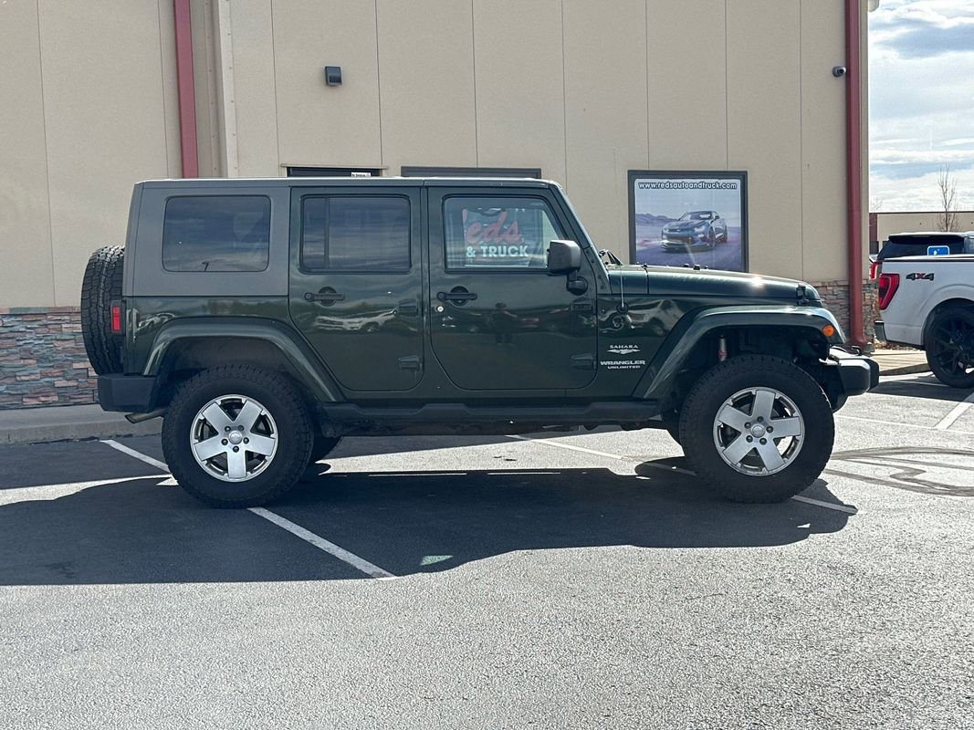 Used 2010 Jeep Wrangler Unlimited Sahara image 3