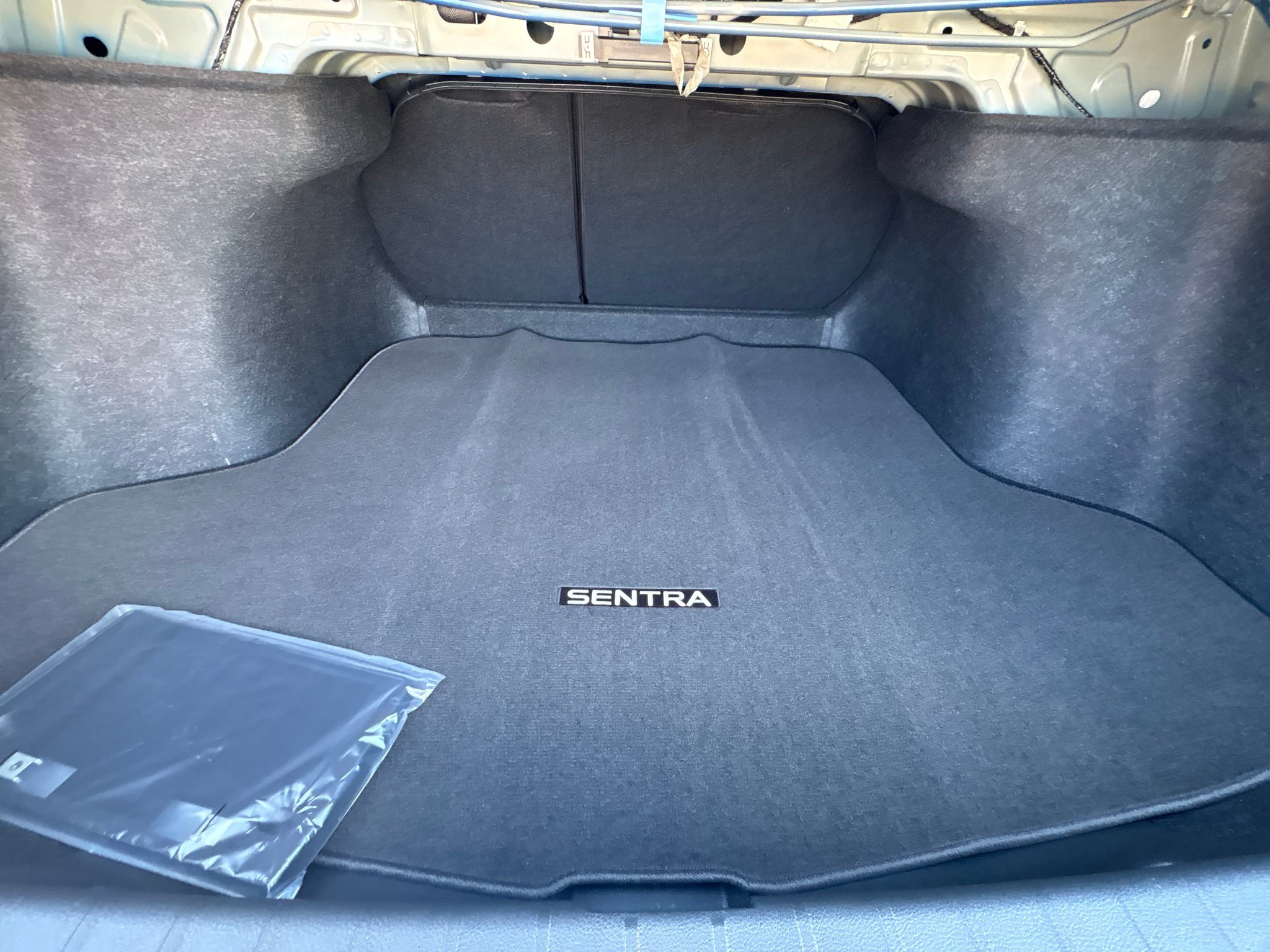 New 2027 Nissan Sentra SR w/ Floor Mat Package FWD image 23
