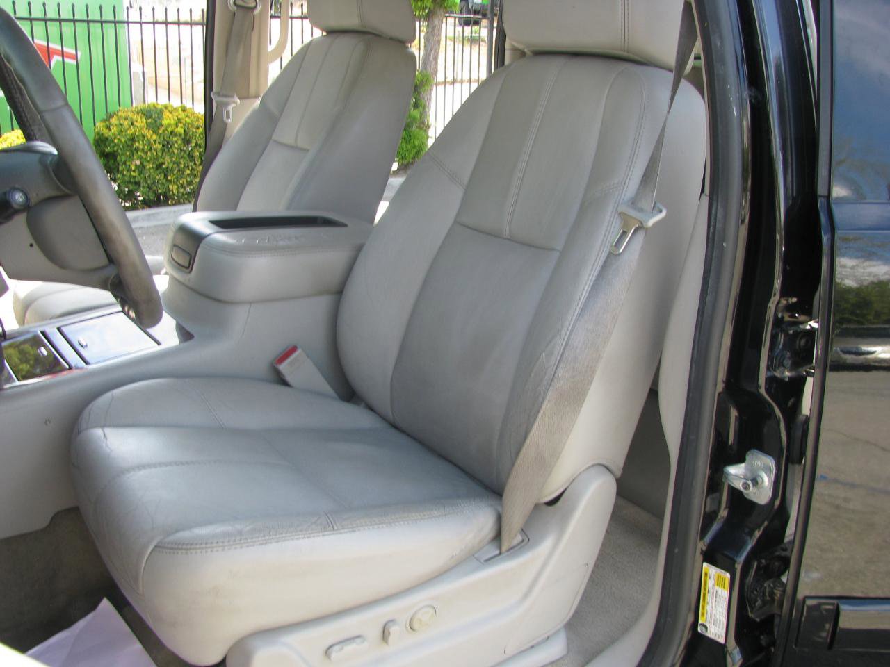 Used 2007 Chevrolet Suburban LTZ w/ LTZ Preferred Equipment Group AWD/4WD image 13