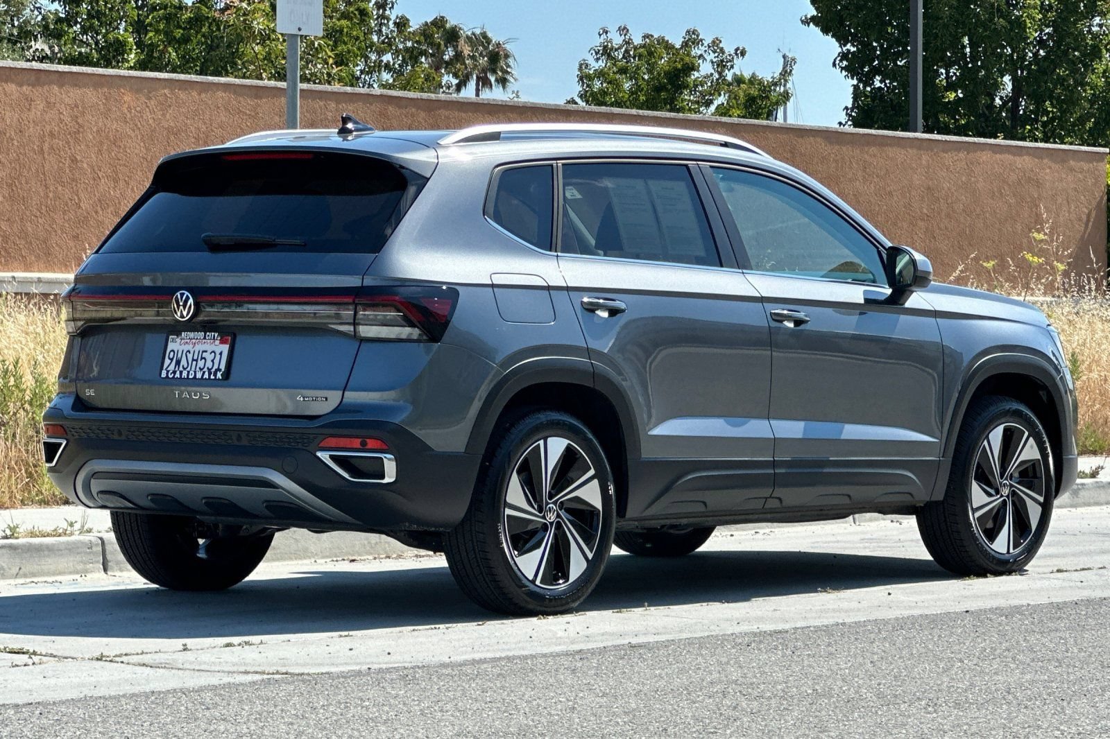 Certified 2026 Volkswagen Taos SE w/ Panoramic Sunroof Package AWD/4WD image 4