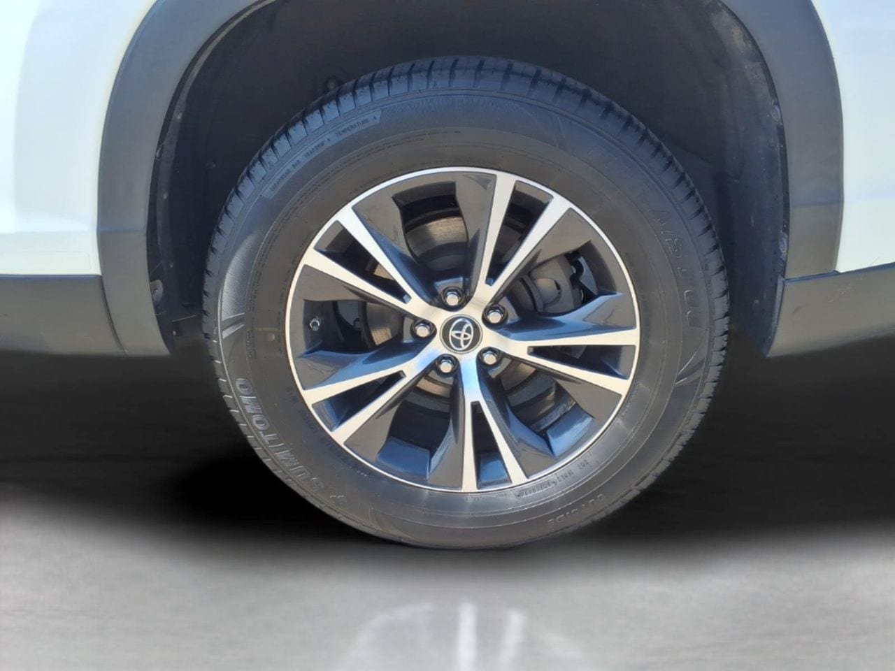Used 2019 Toyota Highlander Plus FWD image 9