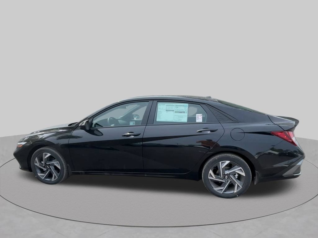 Used 2025 Hyundai Elantra Sport FWD image 16