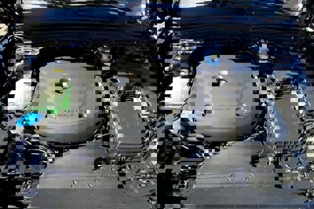 Used 2022 Volvo XC40 T5 Momentum image 9