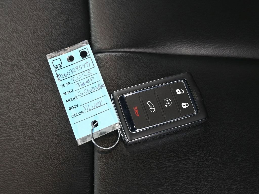 Used 2025 Jeep Grand Cherokee L Limited image 29