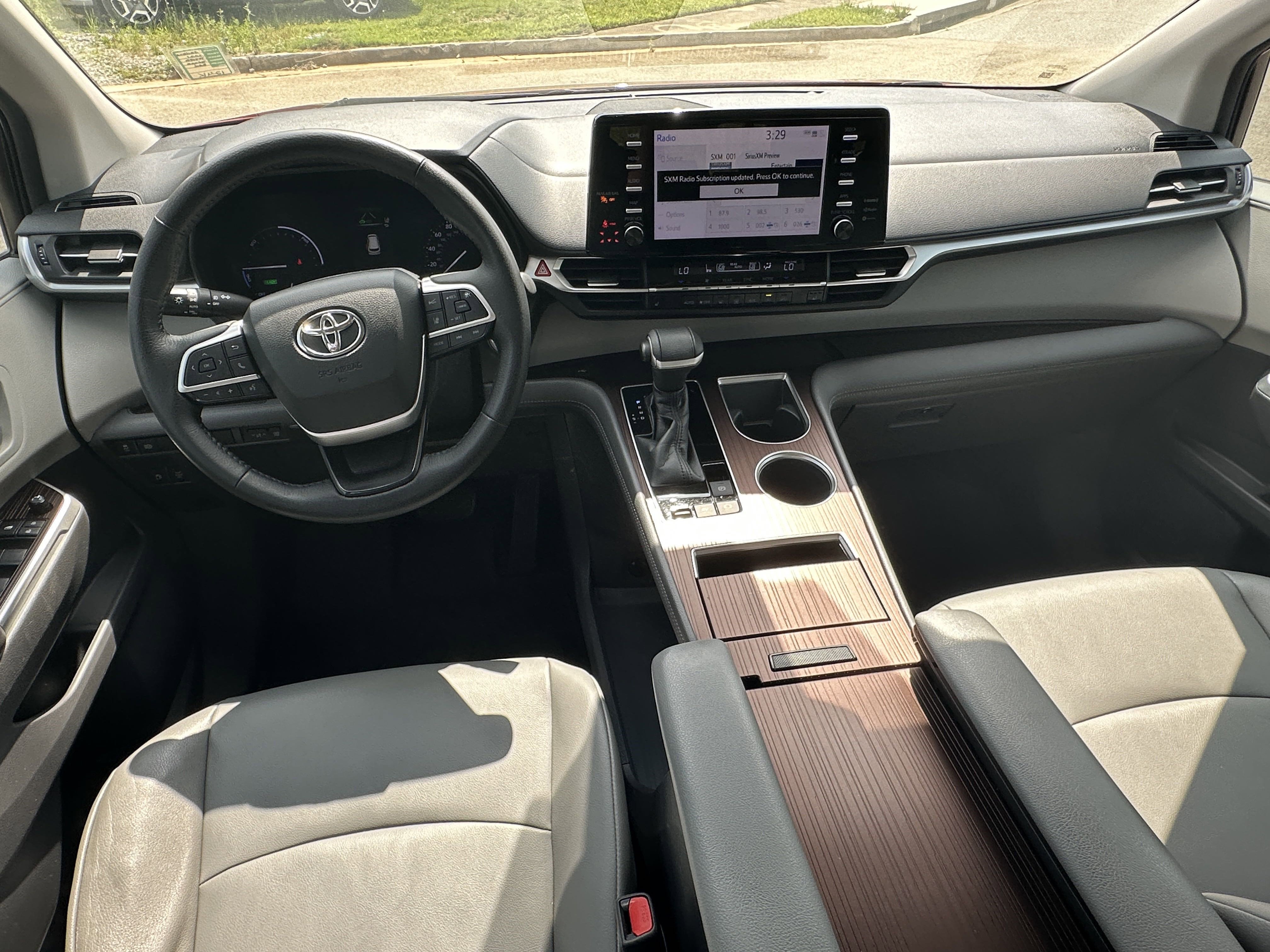 Used 2021 Toyota Sienna XLE FWD image 21