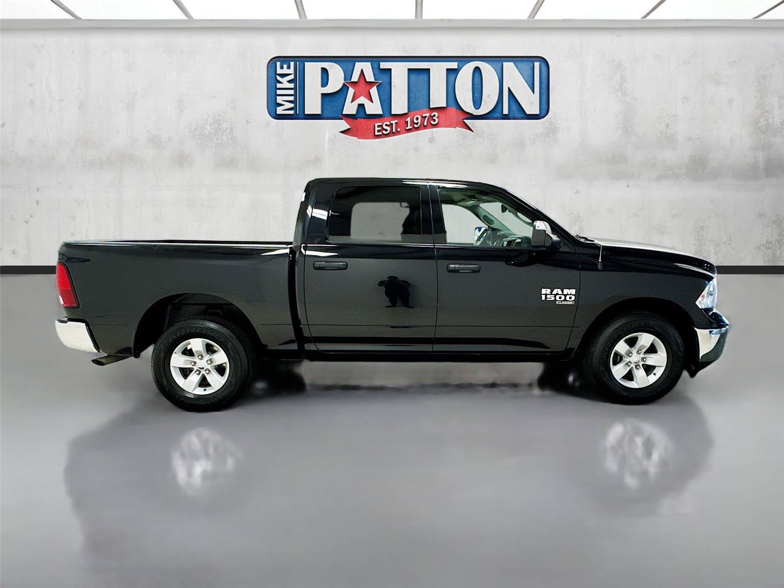 Used 2023 RAM 1500 Classic SLT w/ Trailer & Traction Group AWD/4WD image 8