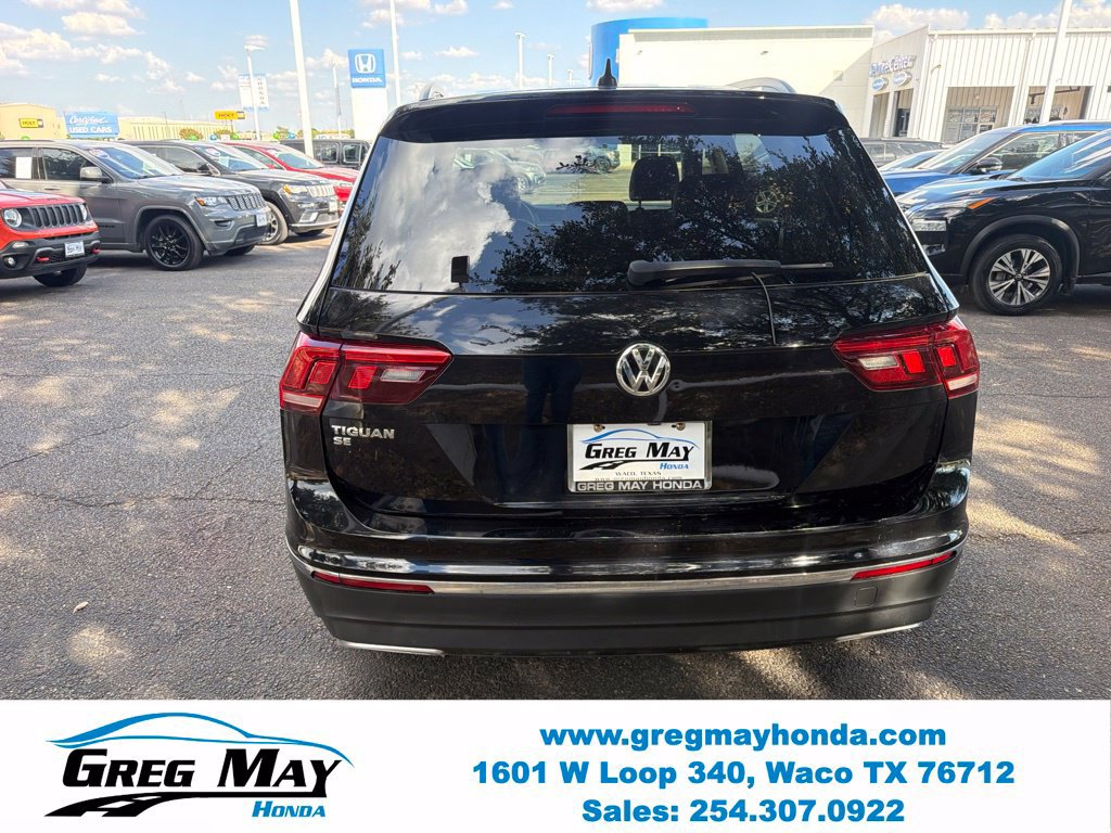Used 2021 Volkswagen Tiguan SE w/ Panoramic Sunroof Package FWD image 4