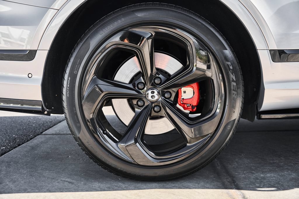 Used 2025 Bentley Bentayga AWD/4WD image 20