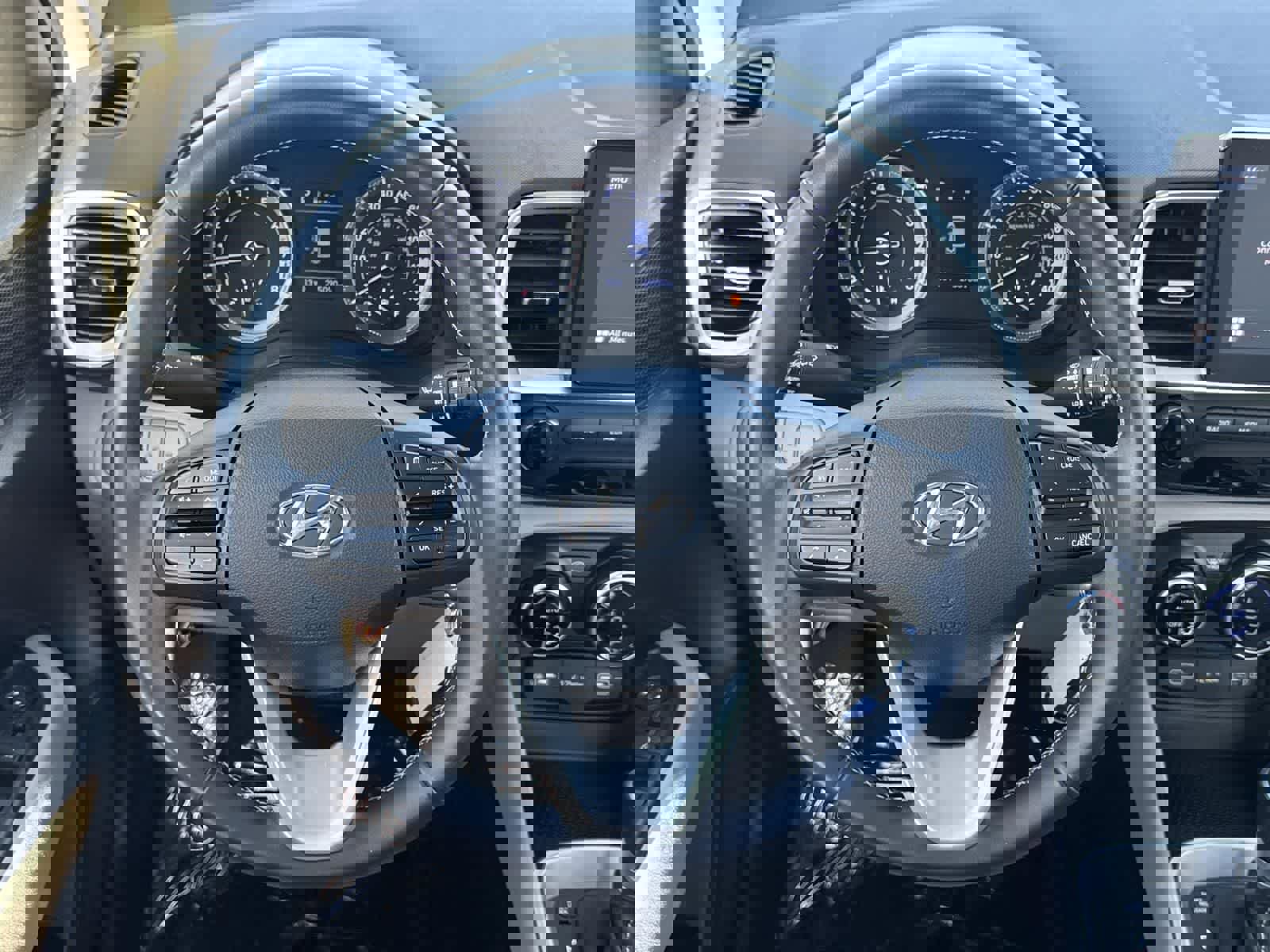 Used 2022 Hyundai Venue SEL image 22