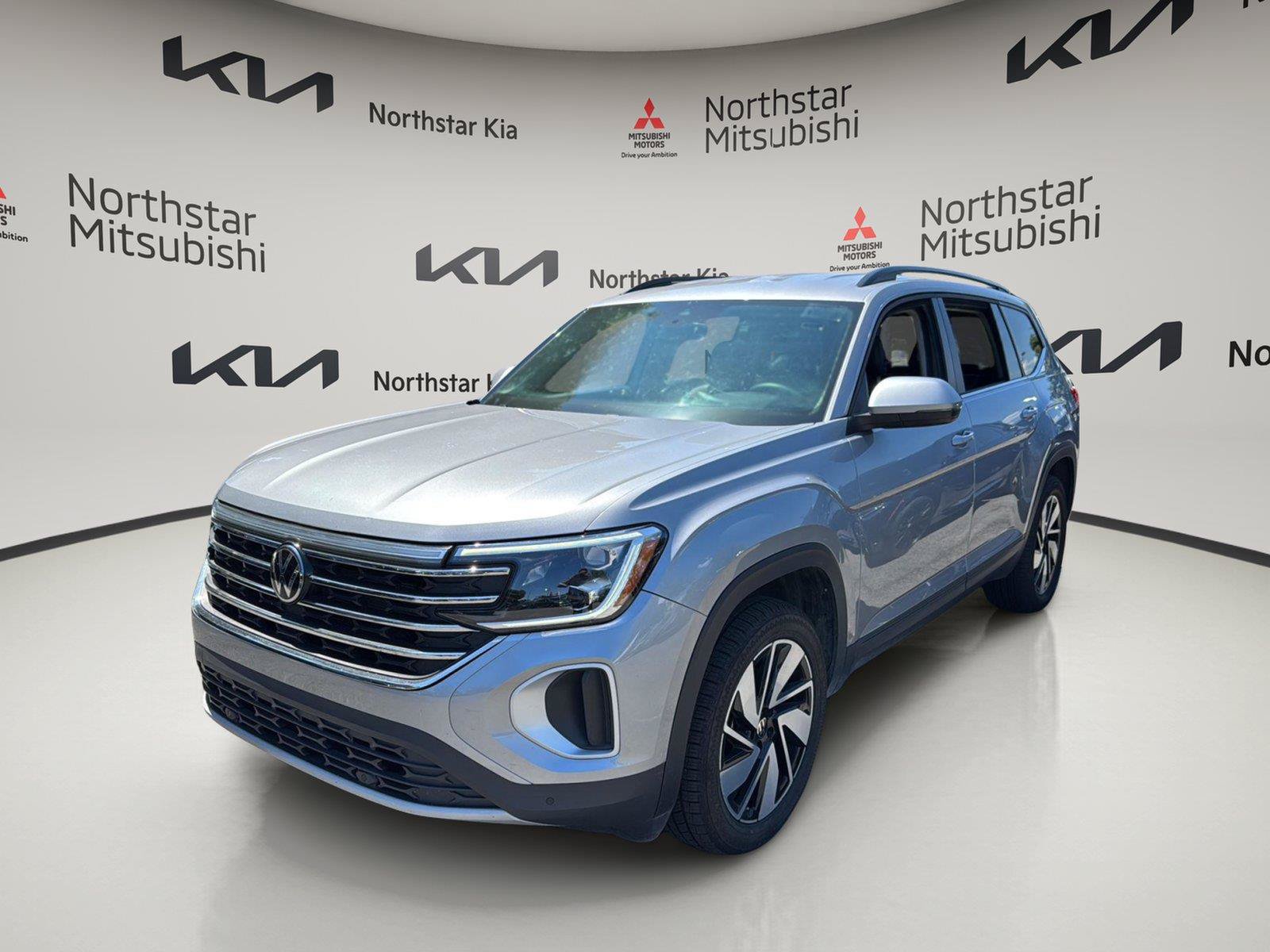 Used 2025 Volkswagen Atlas SE AWD/4WD image 11