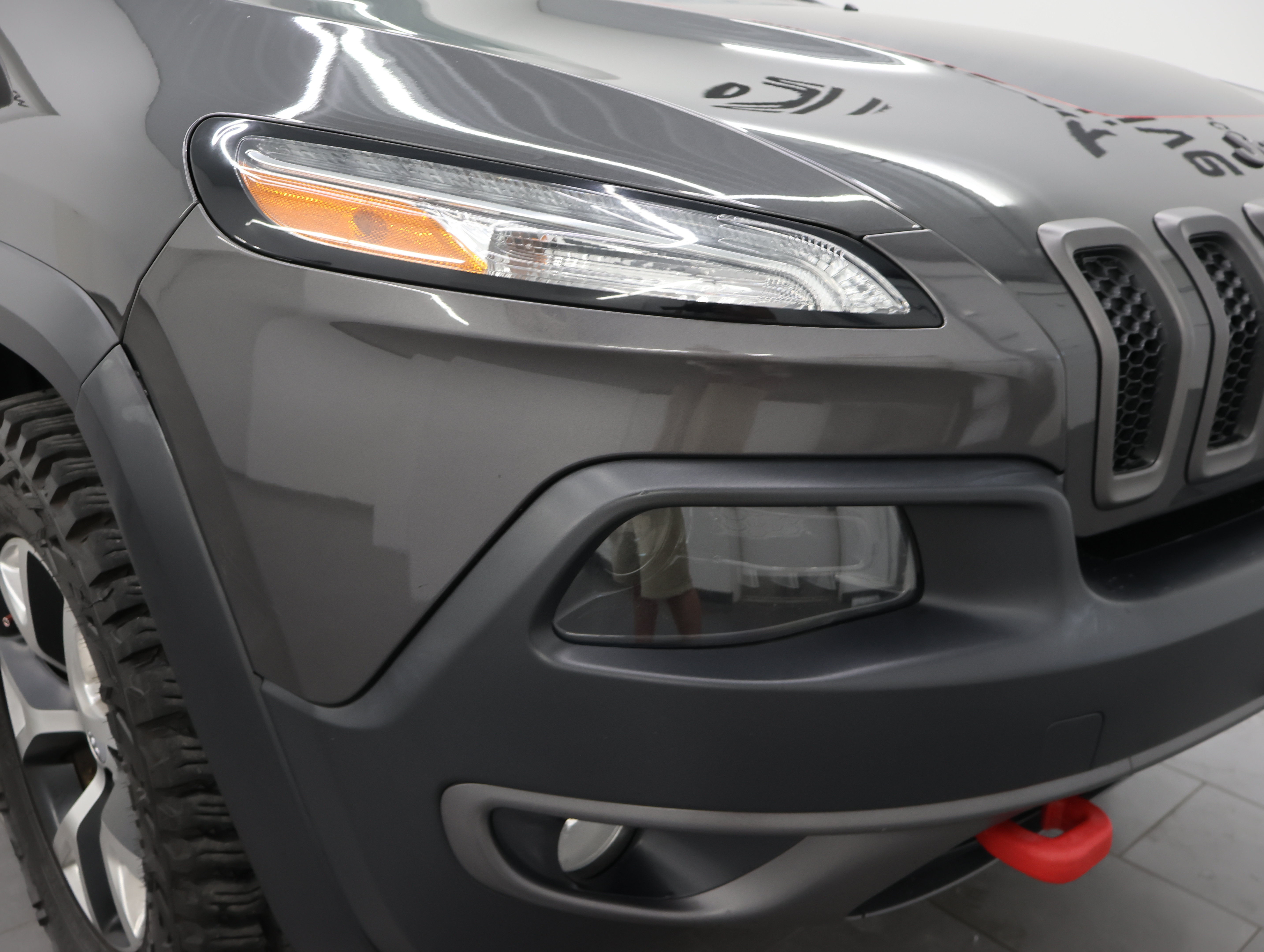 Used 2015 Jeep Cherokee Trailhawk w/ Leather Interior Group AWD/4WD image 21