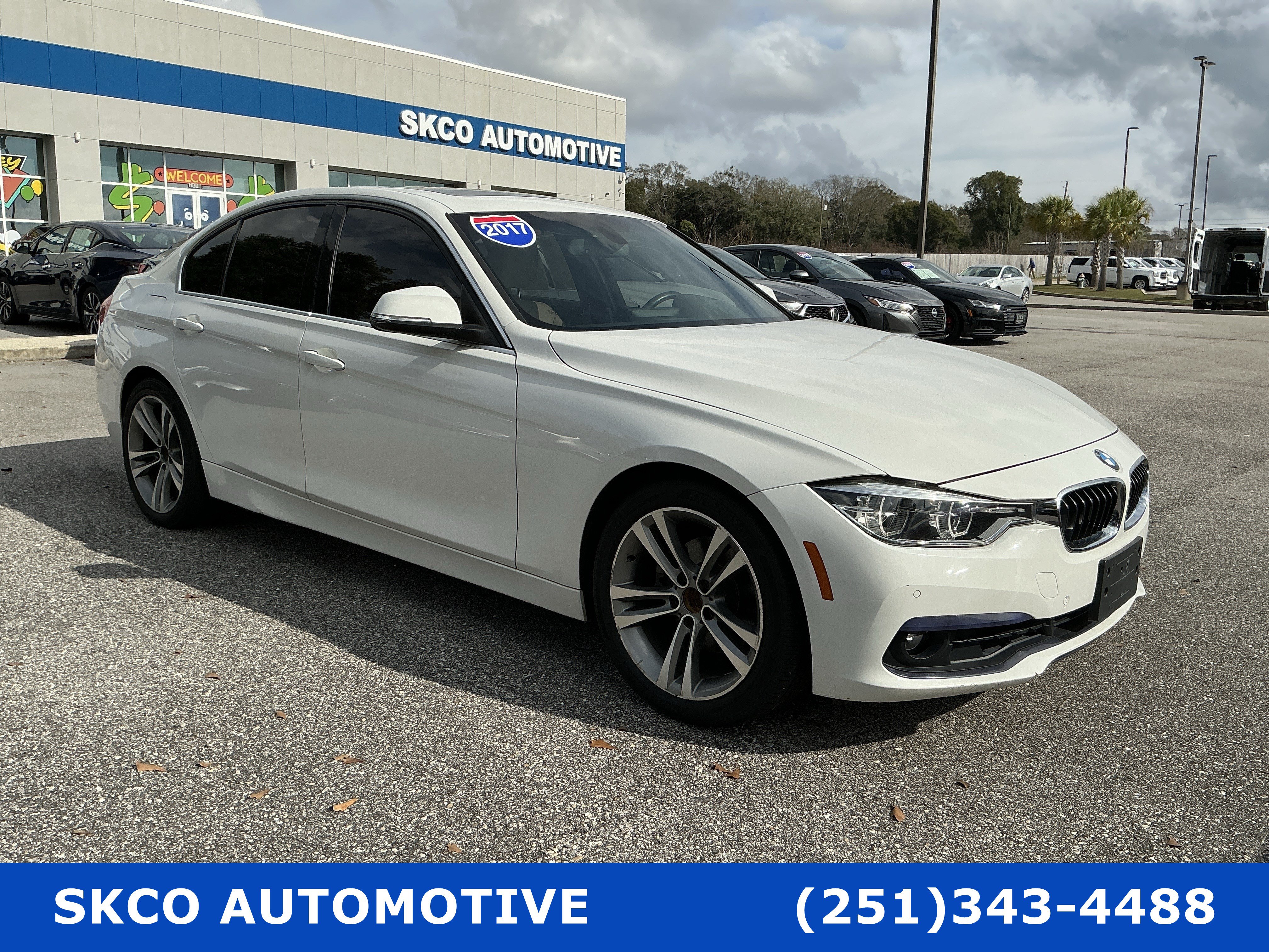 Used 2017 BMW 330i xDrive Sedan w/ Premium Package AWD/4WD image 7