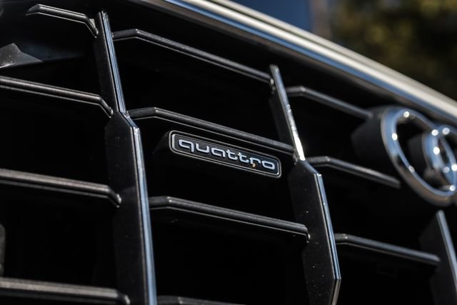 Used 2019 Audi Q8 Premium w/ Convenience Package AWD/4WD image 13