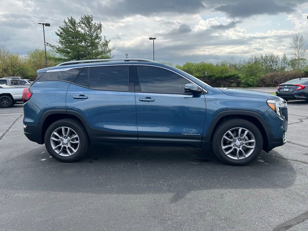Used 2024 GMC Terrain SLT w/ Infotainment Package II image 5