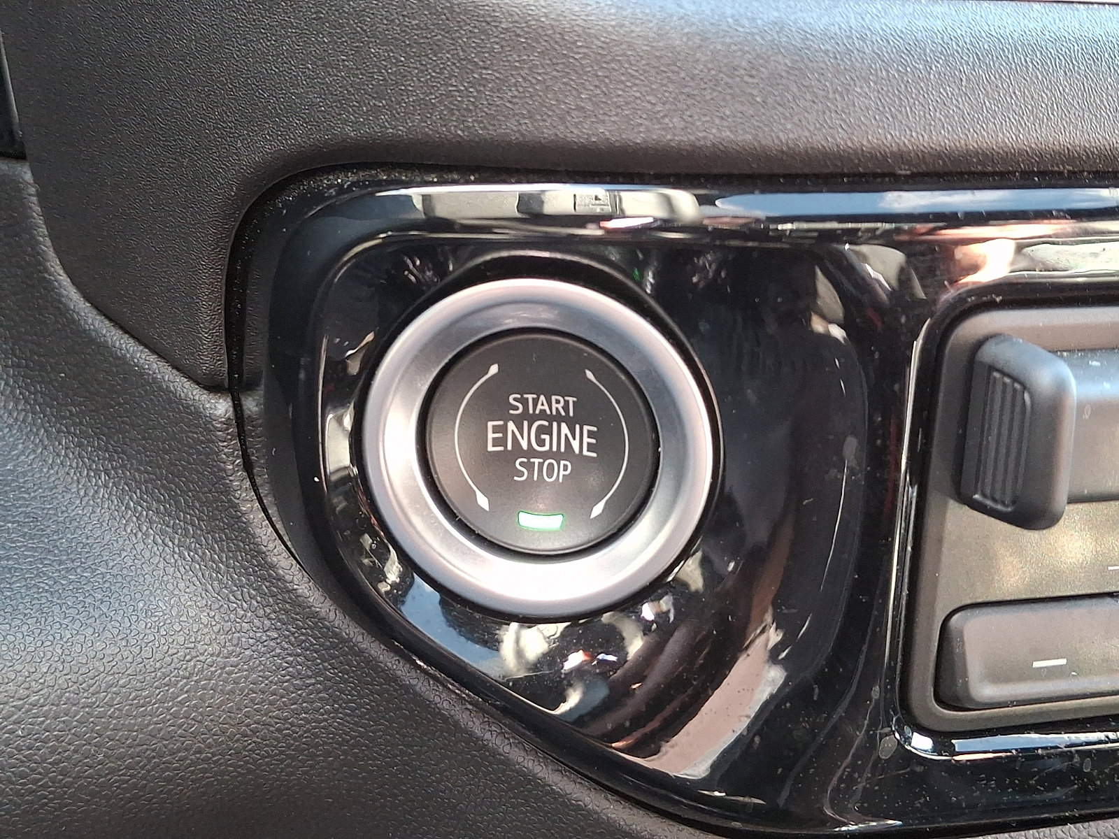 Used 2025 Chevrolet Silverado 1500 High Country w/ Midnight Edition image 25