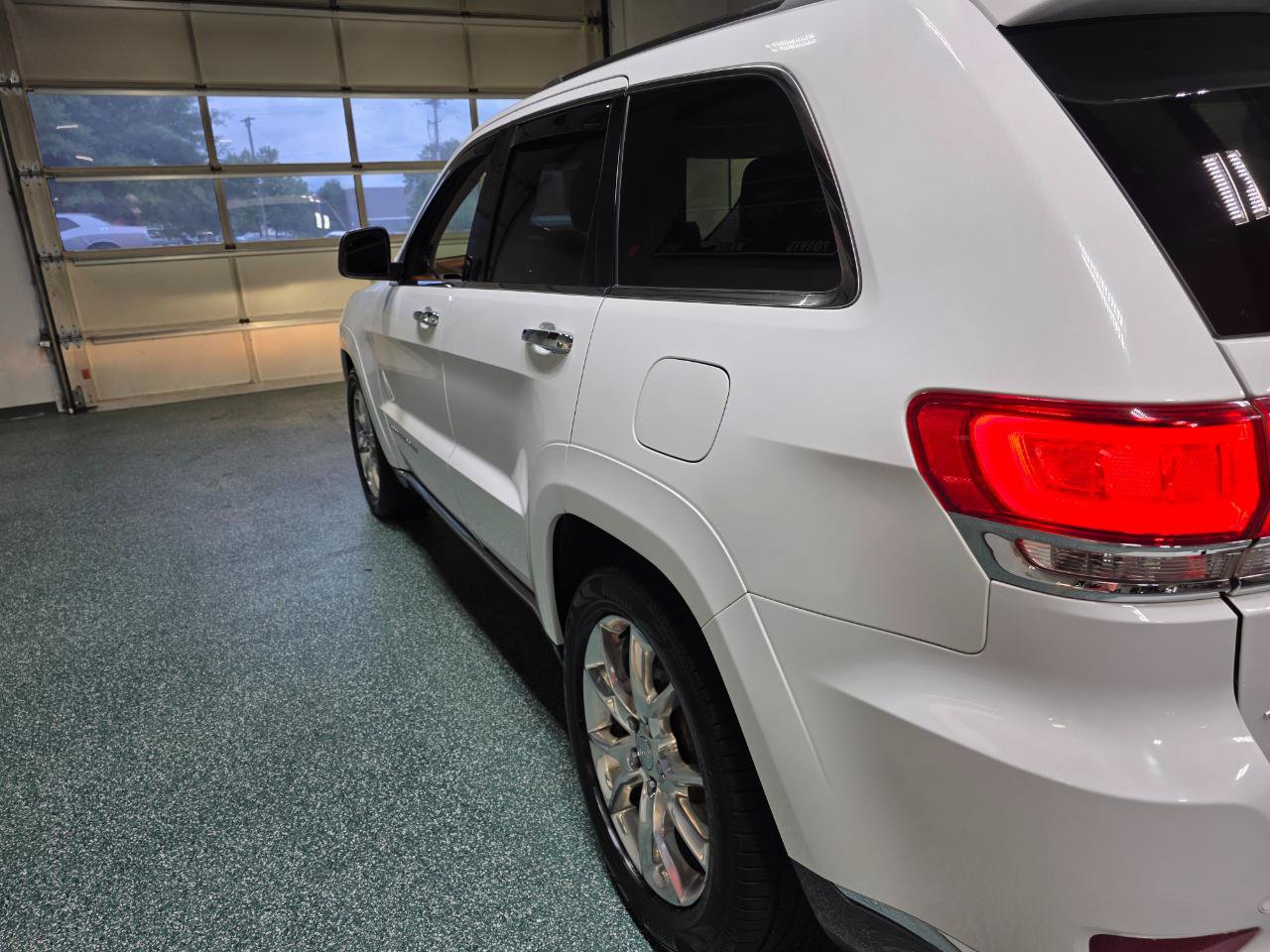 Used 2015 Jeep Grand Cherokee Summit AWD/4WD image 10