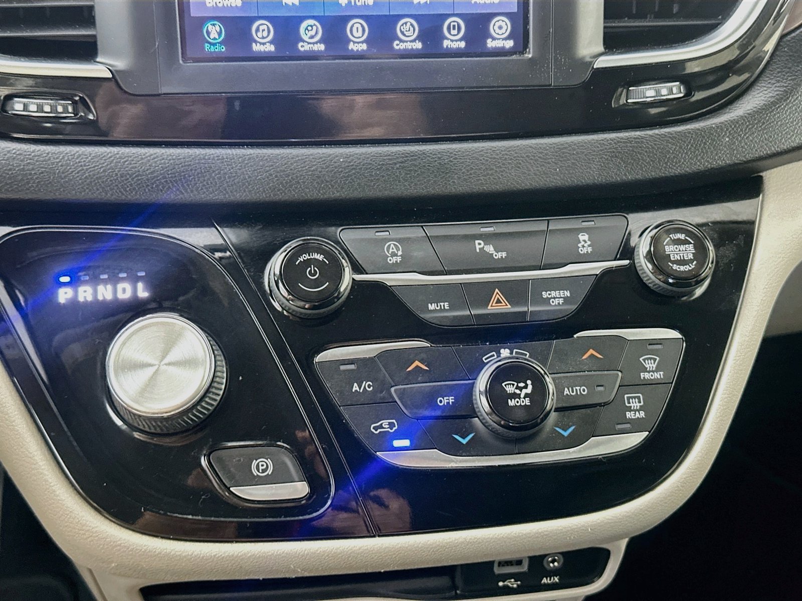 Used 2019 Chrysler Pacifica Touring-L FWD image 15