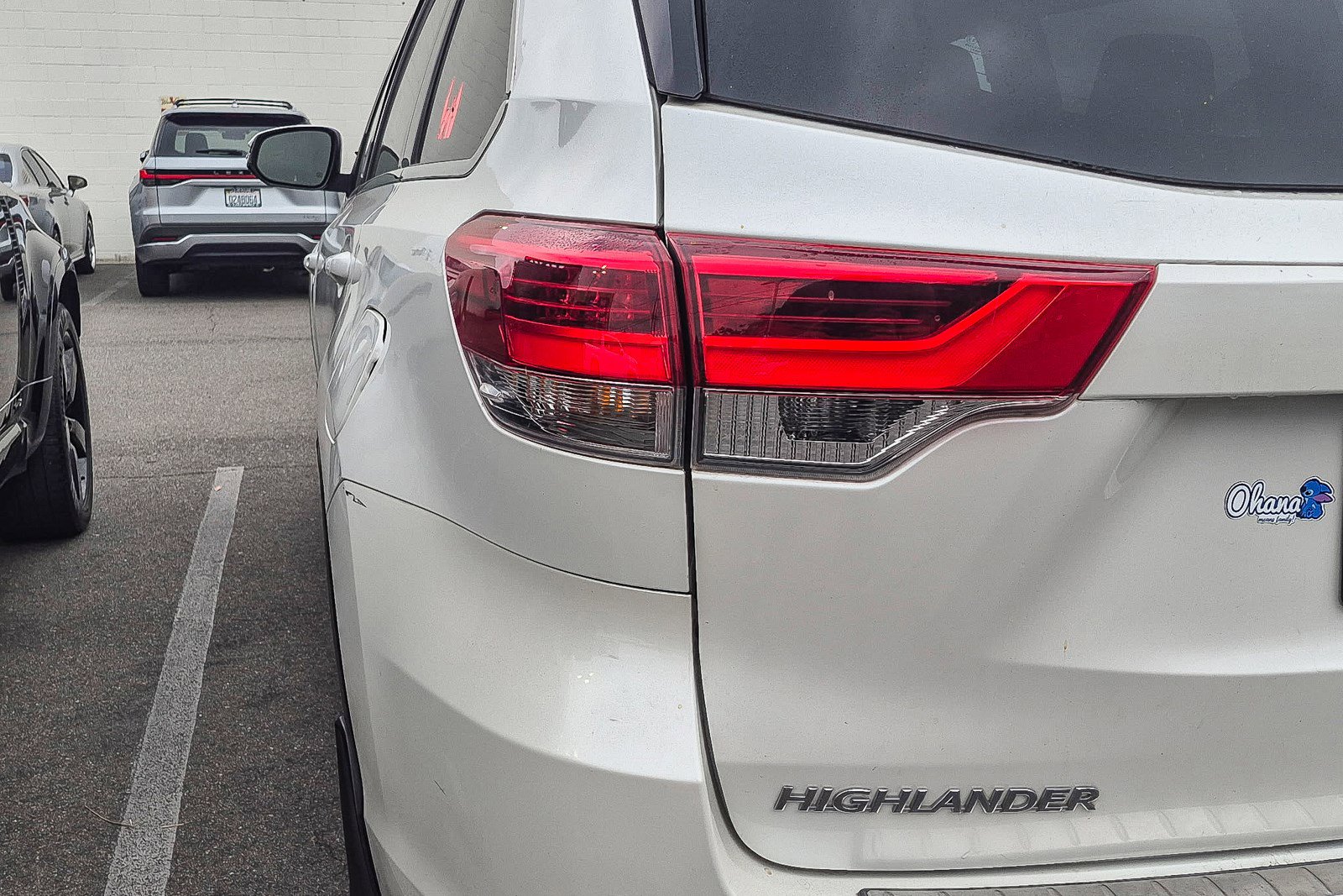 Used 2019 Toyota Highlander LE w/ Carpet Mat Package (TMS) image 12