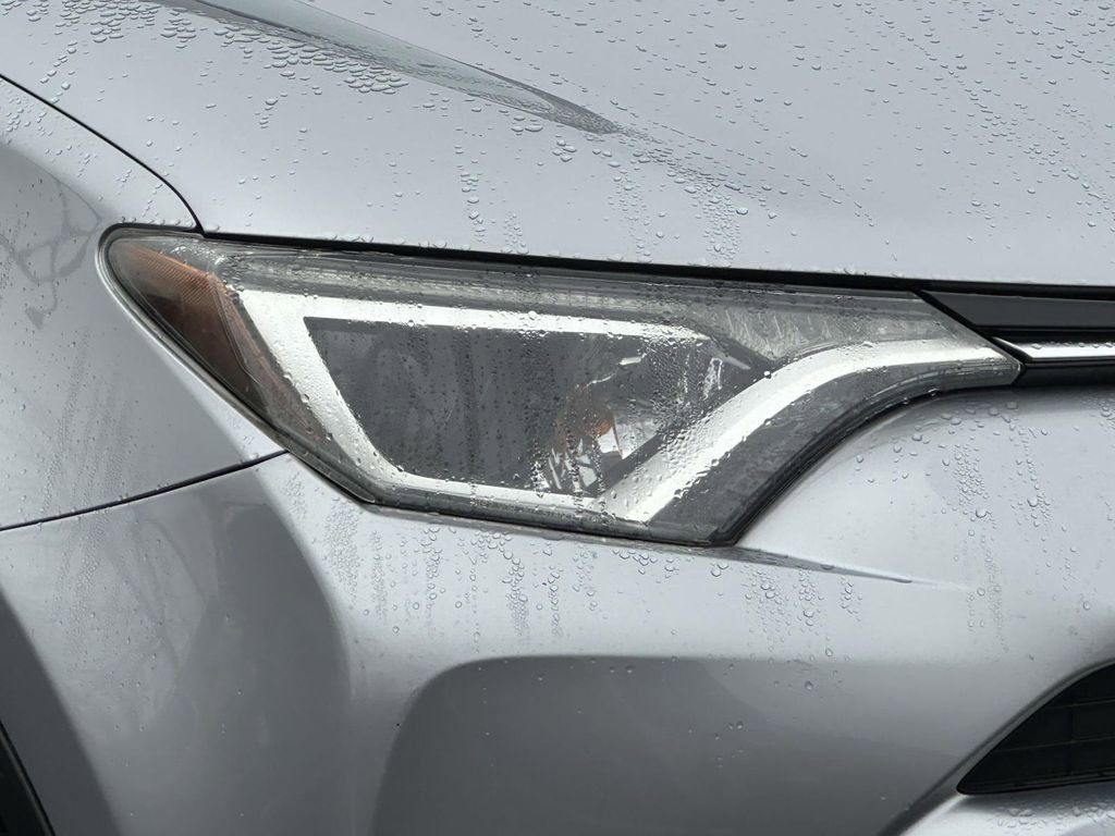 Used 2016 Toyota RAV4 LE image 7
