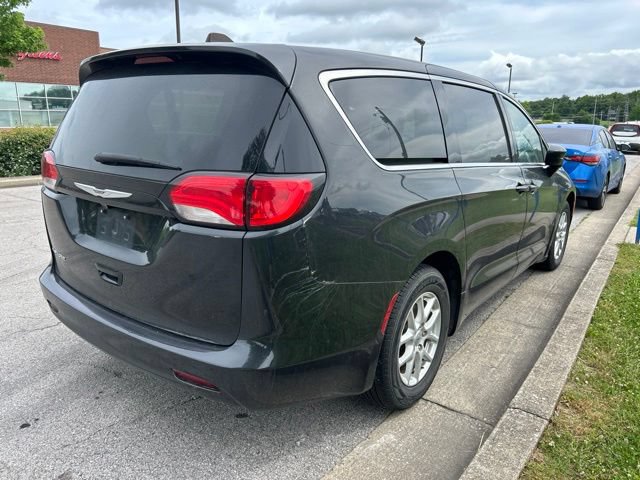 Used 2023 Chrysler Voyager LX FWD image 3
