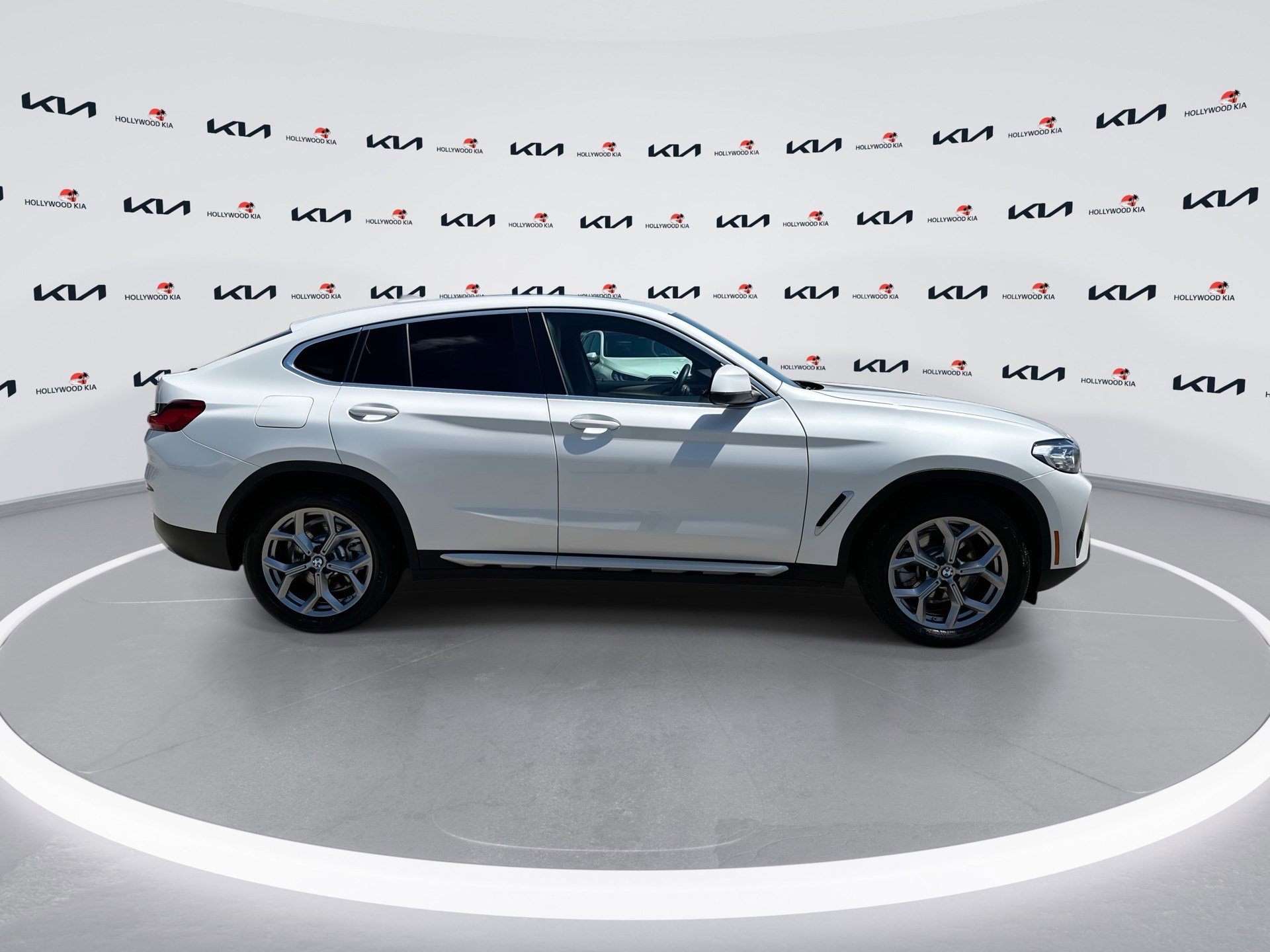 Used 2025 BMW X4 xDrive30i image 9