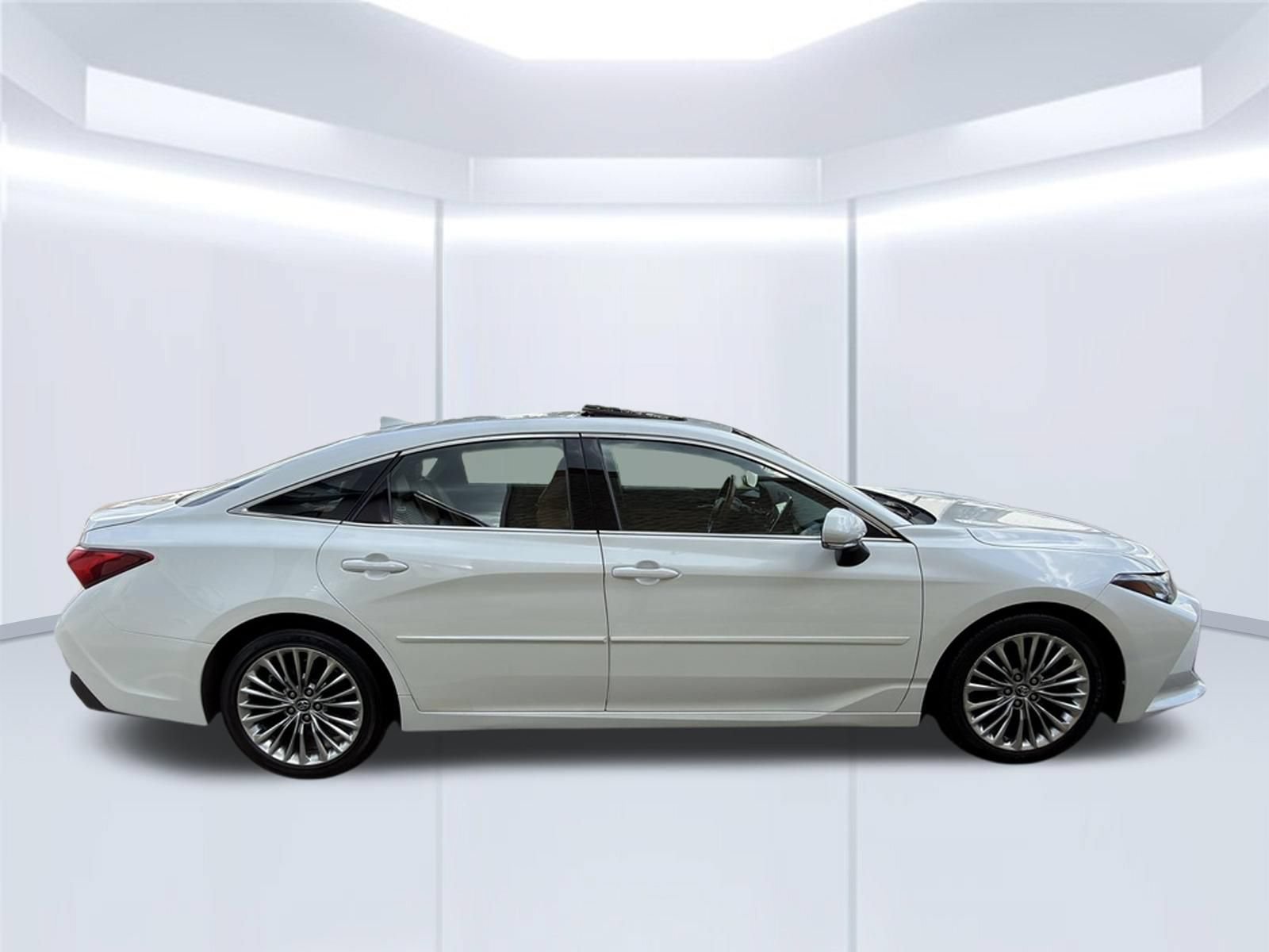 Used 2019 Toyota Avalon Limited w/ All Weather Liner Package FWD image 4