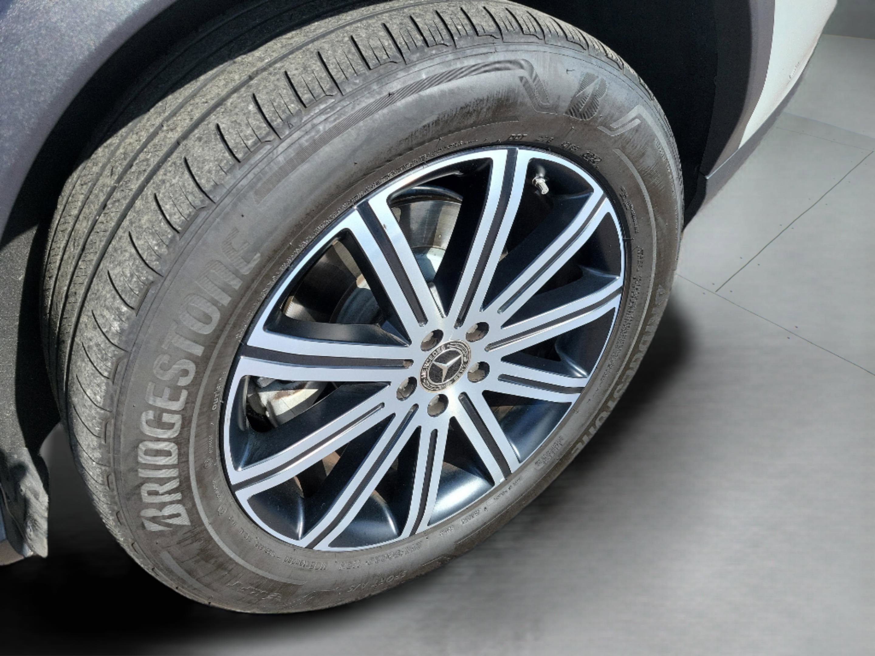 Used 2025 Mercedes-Benz GLE 450e 4MATIC image 5