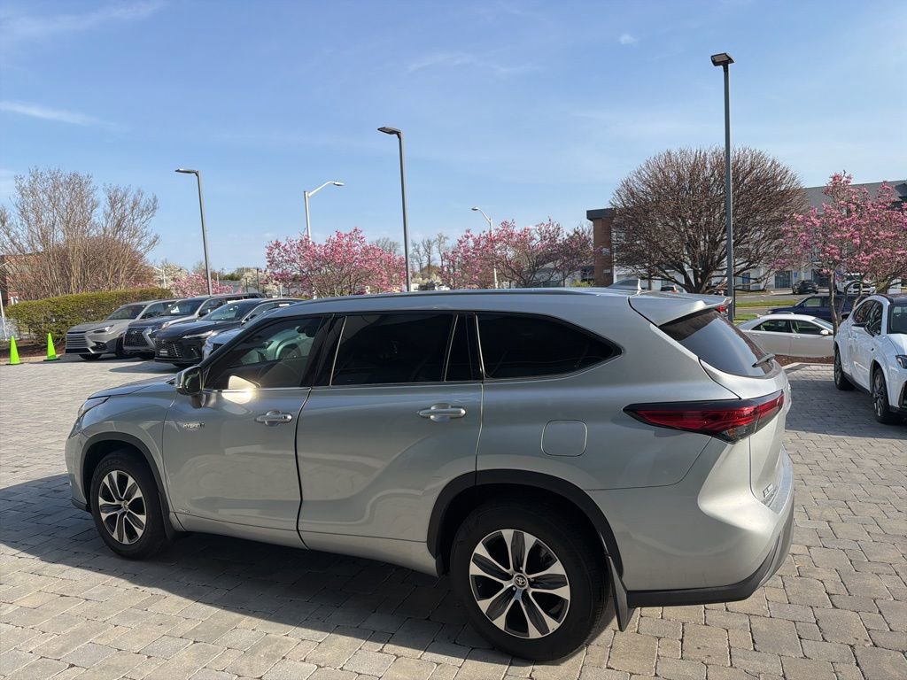Used 2021 Toyota Highlander XLE image 14