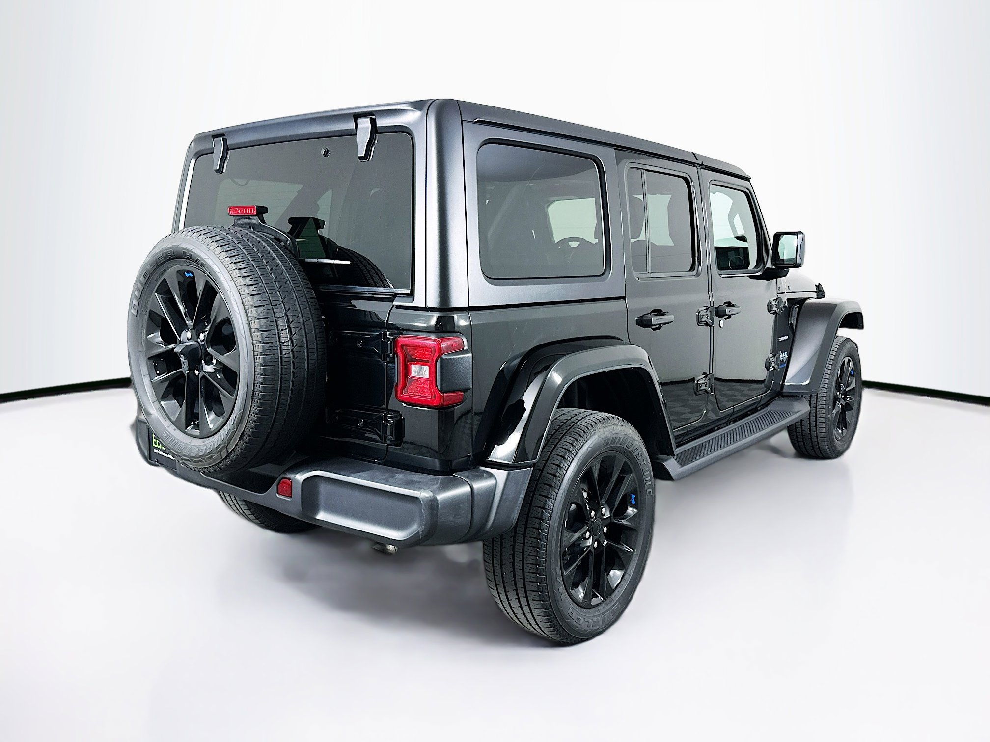 Used 2023 Jeep Wrangler Sahara AWD/4WD image 9