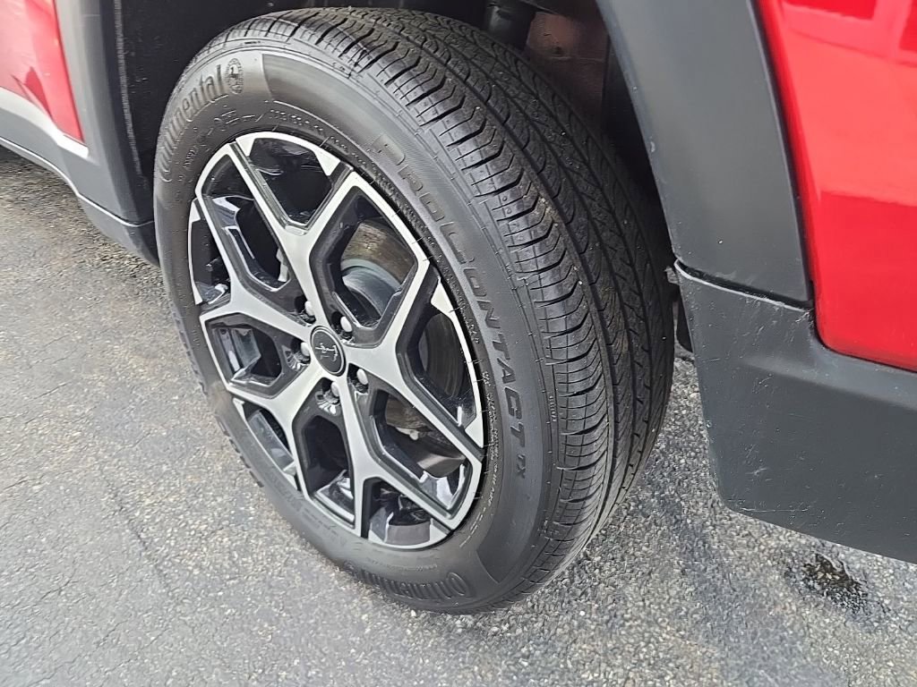 Certified 2025 Jeep Compass Limited image 9