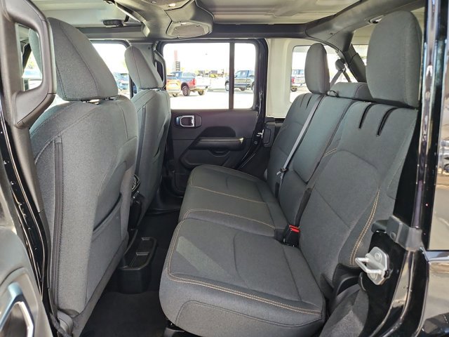 Used 2025 Jeep Wrangler Sahara image 19