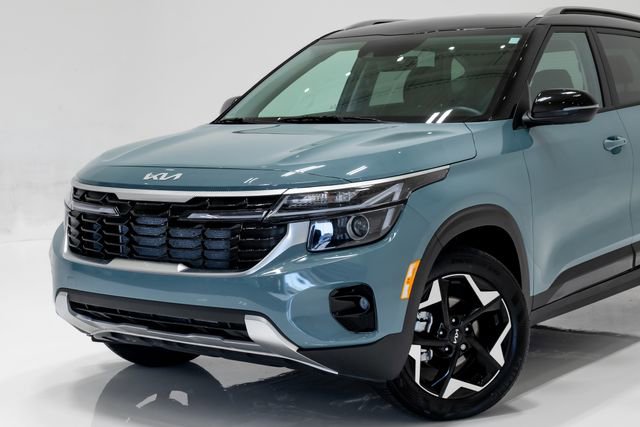 Certified 2025 Kia Seltos S FWD image 2