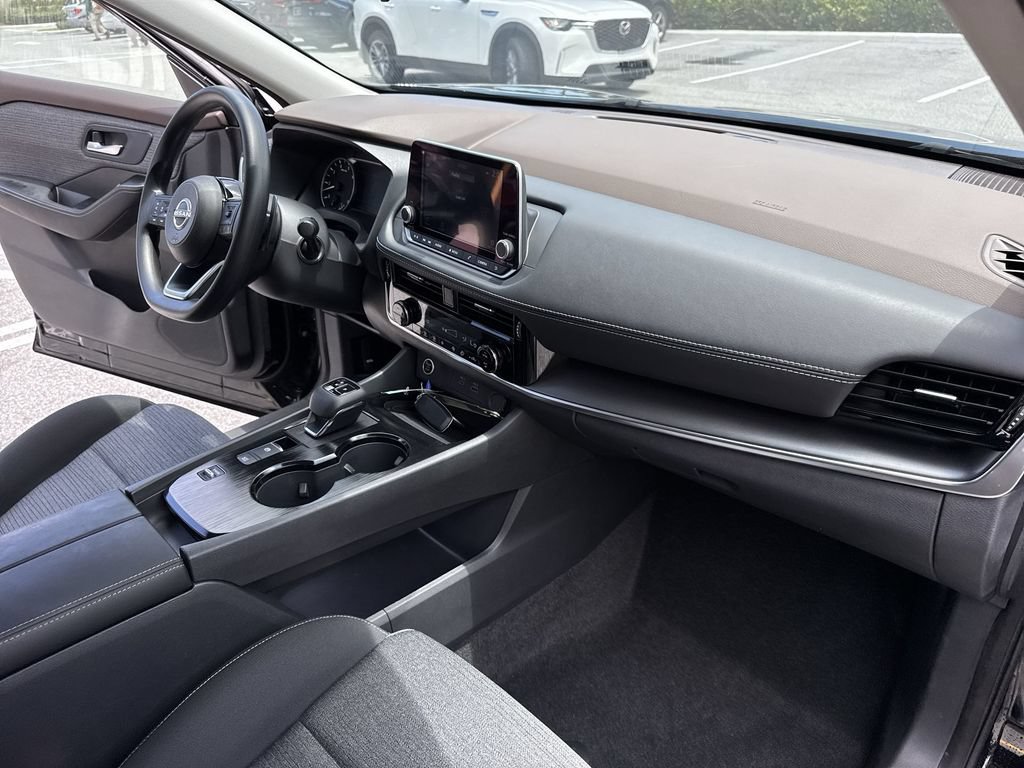 Used 2023 Nissan Rogue SV FWD image 32