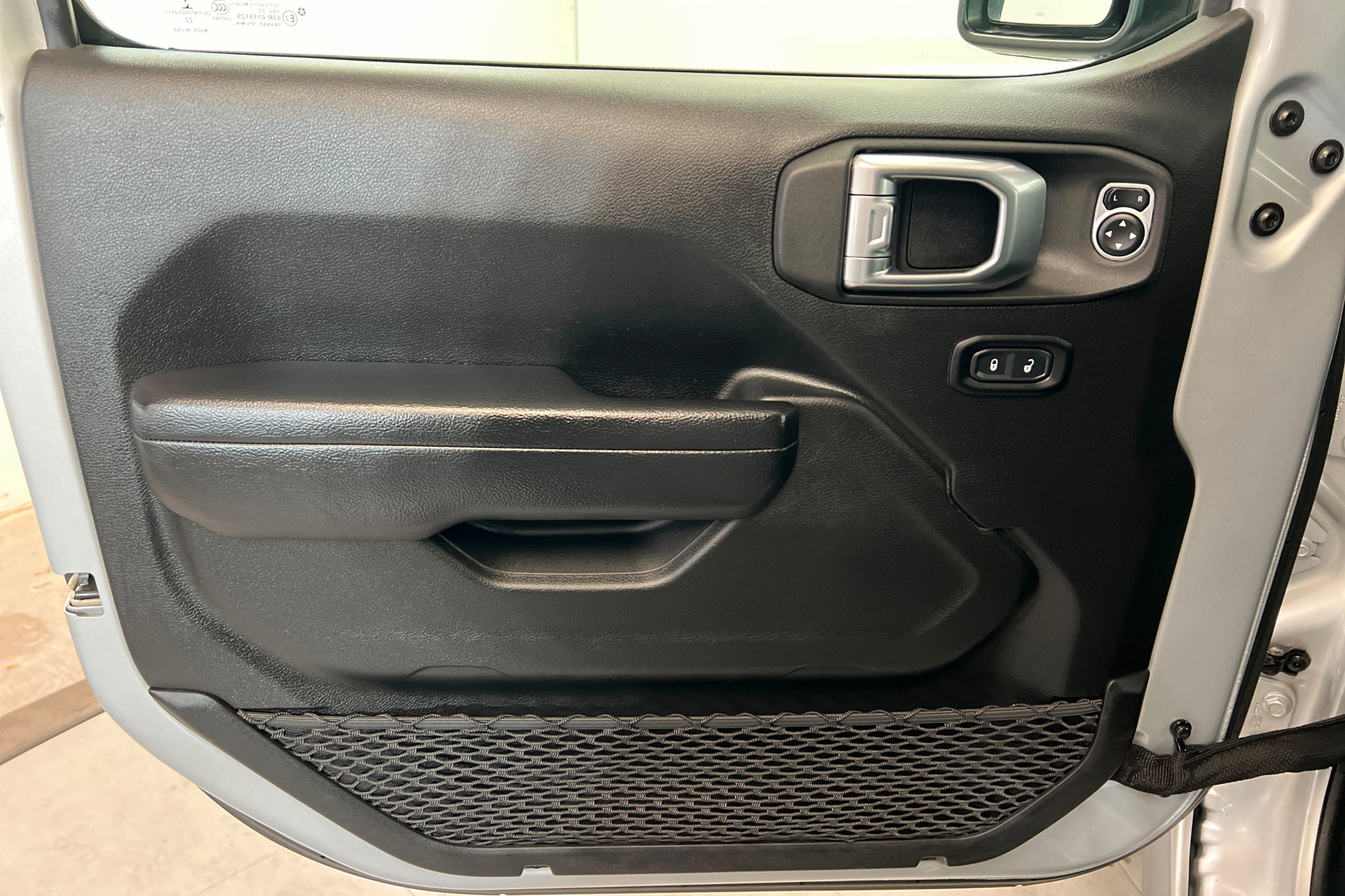 Used 2023 Jeep Wrangler Unlimited Rubicon 4xe w/ Steel Bumper Group image 14