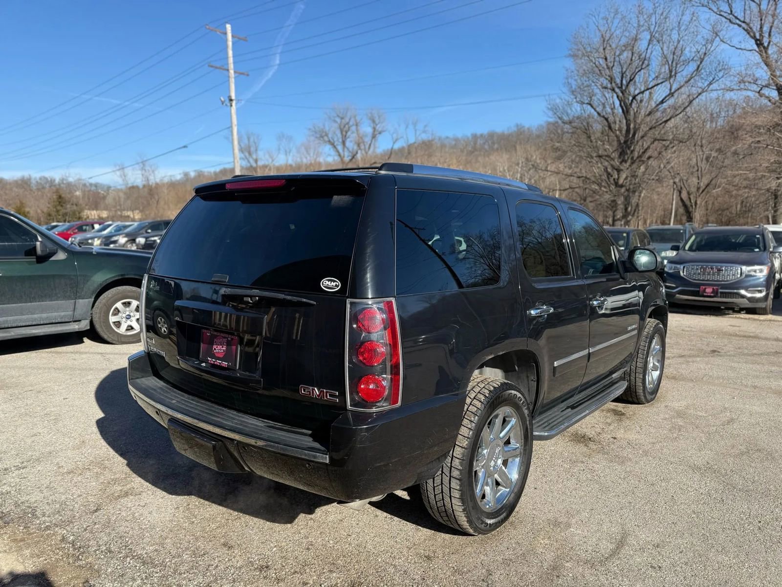 Used 2011 GMC Yukon Denali image 5