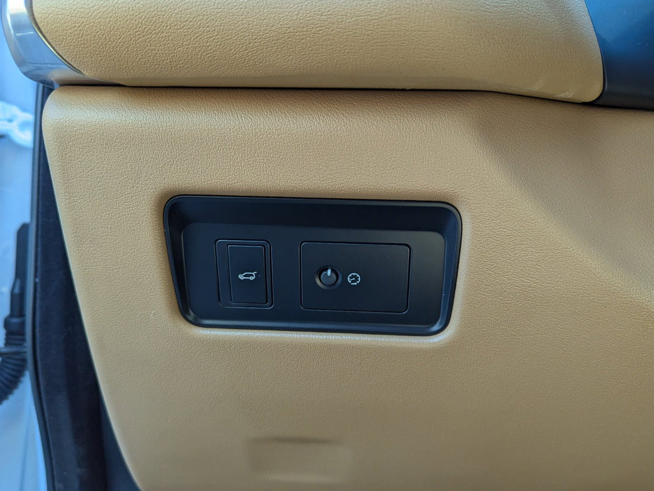 Used 2023 Jaguar F-PACE S image 14