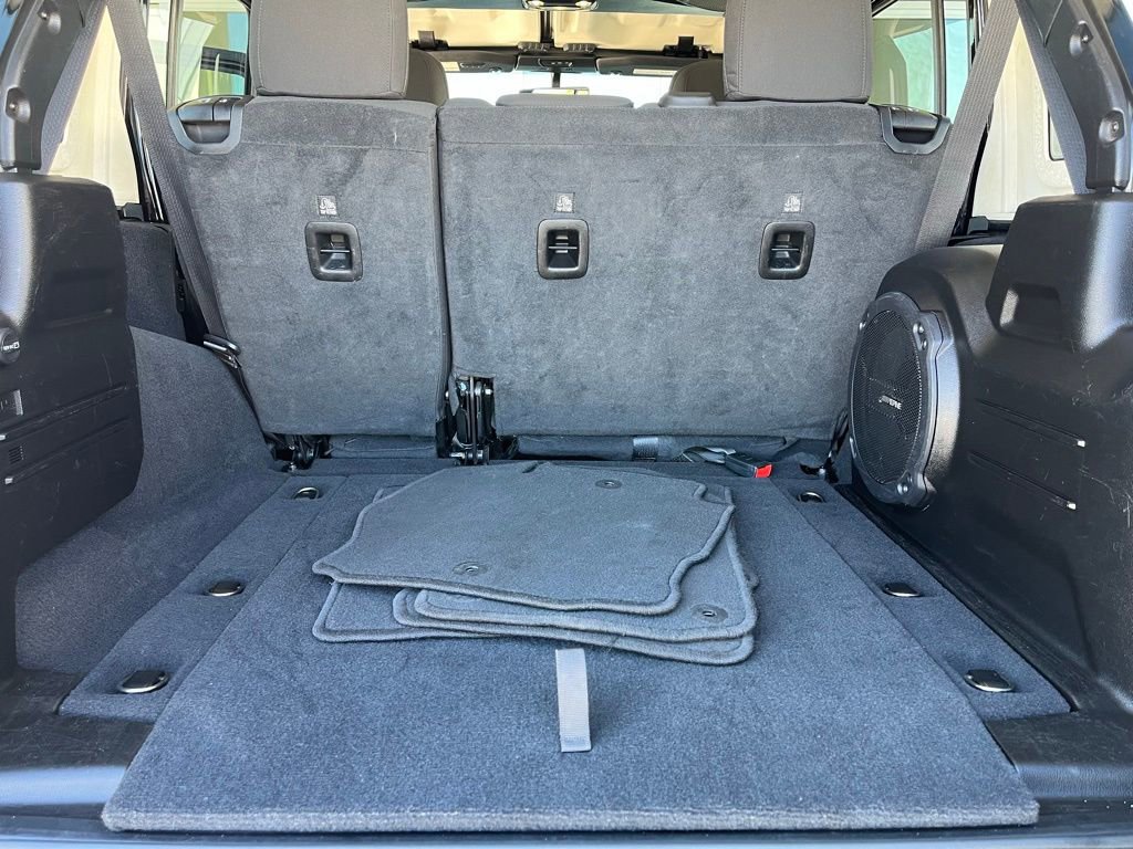 Used 2022 Jeep Wrangler Unlimited Sahara w/ Cold Weather Group image 15