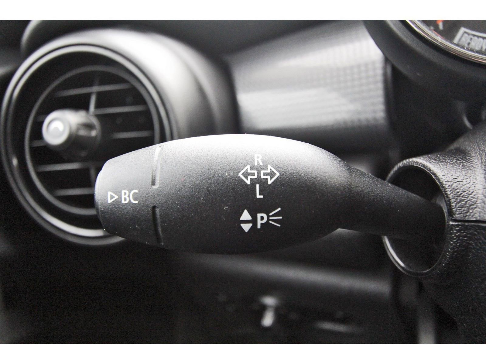 Used 2017 MINI Cooper 4-Door Hardtop image 17